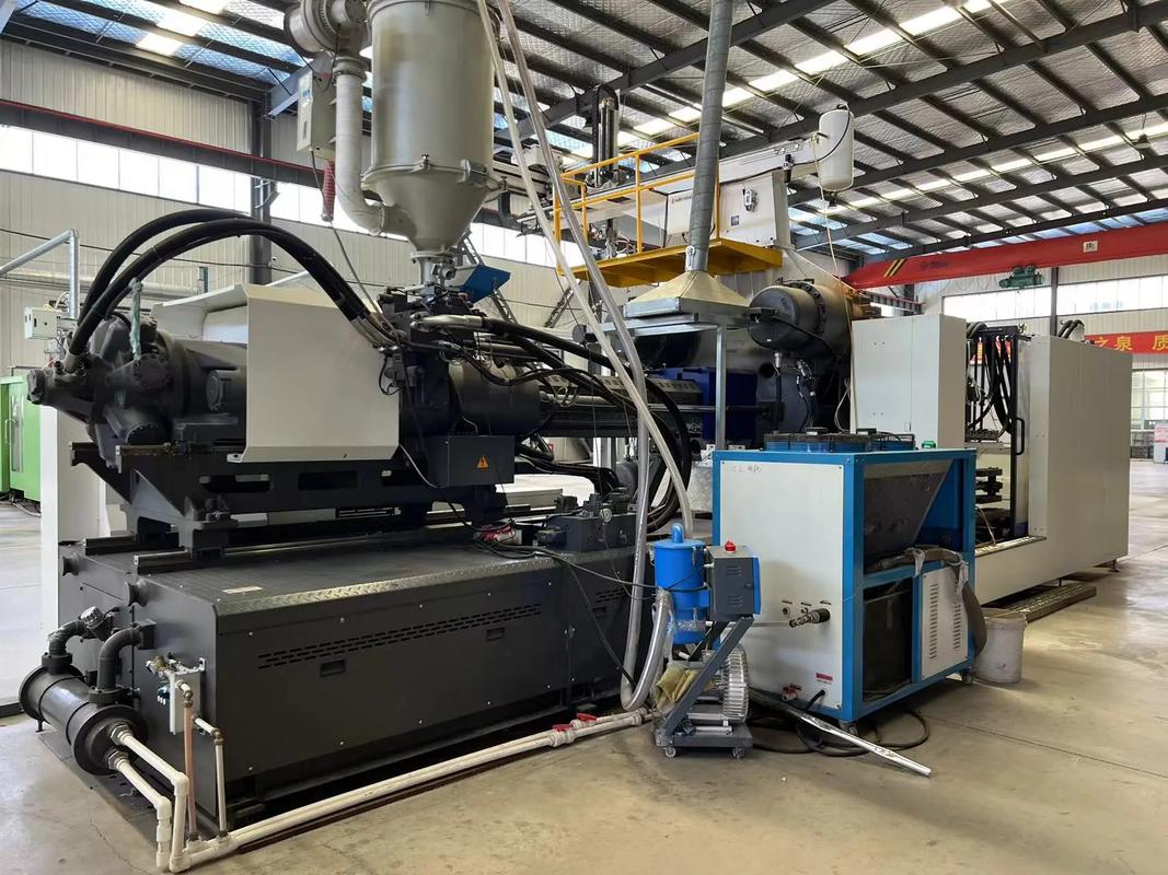 山東工廠海天1080t注塑機(jī) 含油、料斗與機(jī)械手的協(xié)同創(chuàng)新